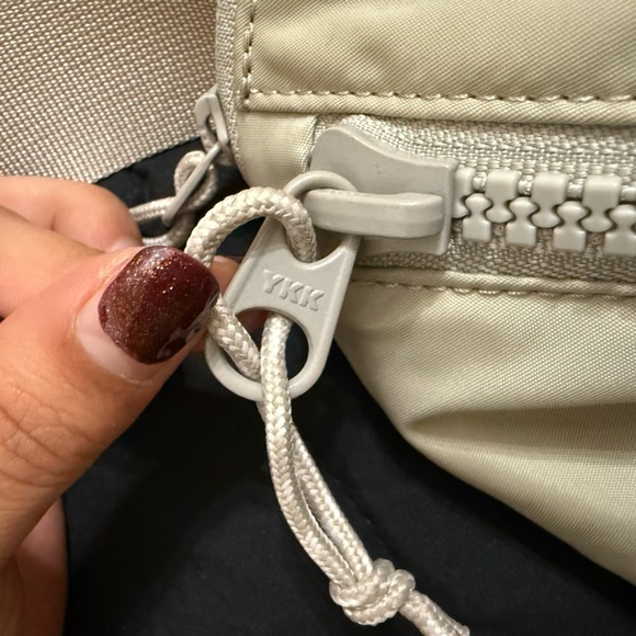 Lululemon All Day Essentials Belt Bag - NWT - Picture 2 of 9